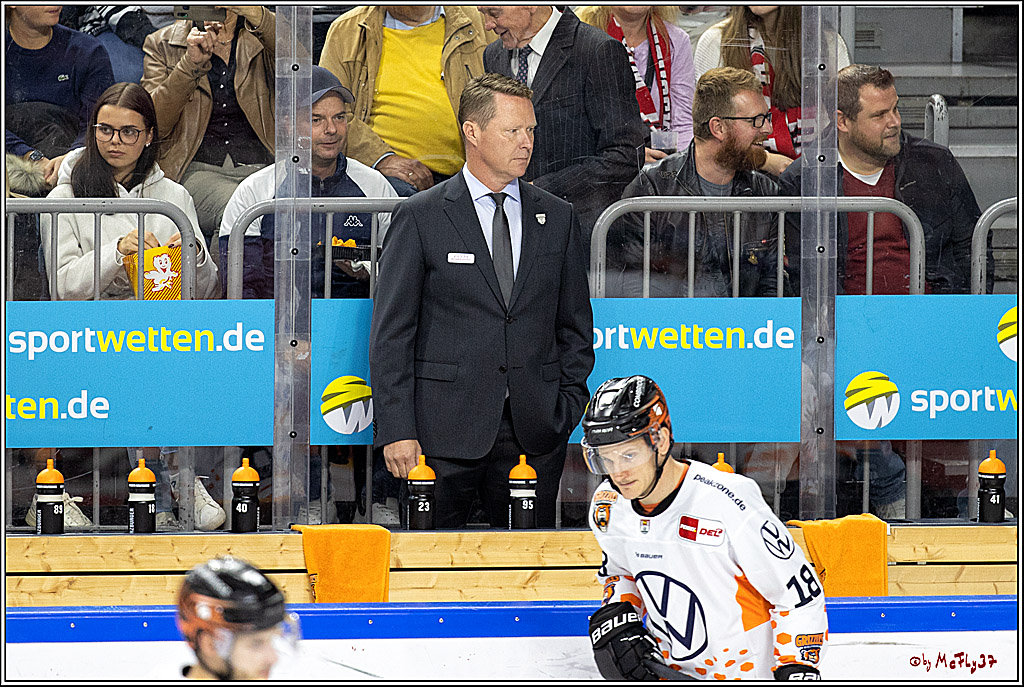 PENNY DEL;  Kölner Haie - Grizzly Wolfsburg; Köln, 26.10.2022